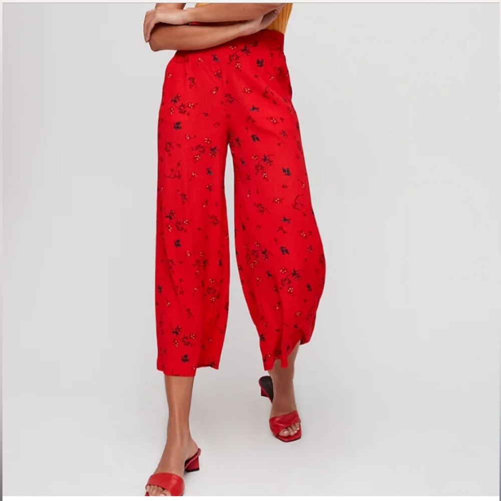 Wilfred. Size S. "Faun Pant" in the colour "Flame Scarlet/G. Berry".